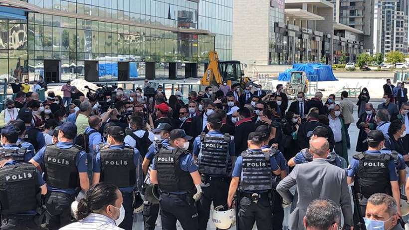 Savunma Yürüyüşü Ankara’ya ulaştı: Baro başkanlarına kent girişinde polis engeli