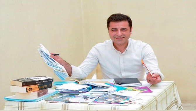 Selahattin Demirtaş'a 1 yıl 3 ay hapis cezası verildi