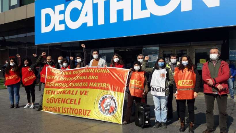 SML Etiket işçileri direnişlerini Decathlon önüne taşıdı