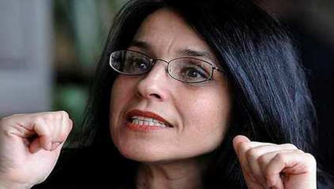 Tarihçi-Yazar Ayşe Hür'e 1 yıl 3 ay hapis cezası