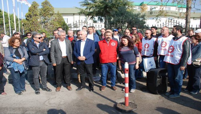 TARİŞ işçileri: Atılan işçiler işe geri dönene kadar fabrika önünden ayrılmayacağız