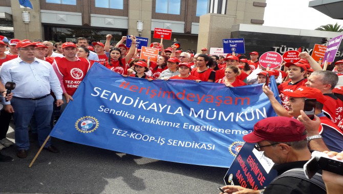 Tez-Koop İş, Erişim Çağrı Merkezi'nde sendikalaşmanın engellenmesini protesto etti