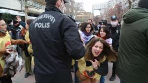 8 Mart açıklamasında 5 kadın gözaltına alındı