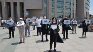 Adalet Sarayı önünden 'Adalet istemekten vazgeçmeyeceğim' çığlığı
