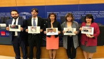 Avrupalı parlamenterlerden tutuklu gazetecilere destek