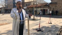 Bağımsız Belediye Başkan Adayı mitingte imam cübbesi giyip dua etti