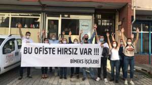 Bimeks işçileri tazminatları için Bimeks ofisi önünde eylem yaptı