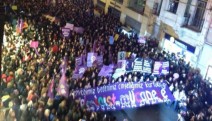 Binlerce kadın 'Özgürlük ve barış' için Taksim'de buluştu