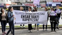 Ensar Vakfı'na yumurtalı protesto