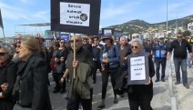Foça'da çocuk istismarına karşı sessiz yürüyüş