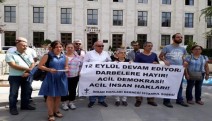 İHD, TRT önünde 12 Eylül cuntasını protesto etti