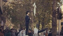 İran'da başörtüsü zorunluluğunu protesto eden 29 kadın gözaltına alındı