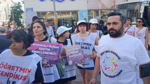 İstanbul’dan Ankara’ya ‘Büyük Öğretmen Yürüyüşü’ başlatıldı