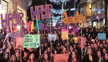 İstanbul'da 15. Feminist Gece Yürüyüşü: Biz hayatı istiyoruz!