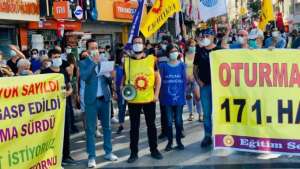 İzmir’de KHK’lilerin 171. hafta eylemi