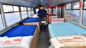 İzmir’de otobüsler depremzedeler için barınma aracına dönüştürüldü