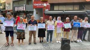 İzmir'de barış zinciri oluşturuldu