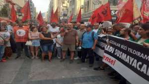 İzmir'de Evrensel'e saldırı protesto edildi