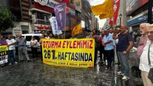 İzmir'de KHK eylemi 261 haftadır sürüyor