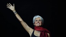 Joan Baez Türkiye’ye veda etti