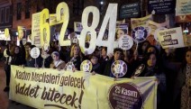 Kadıköy'de kadınlar erkek şiddetini ve kadın cinayetlerini protesto etti