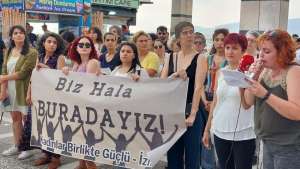 Kadınlar Birlikte Güçlü, İzmir’den seslendi: “Biz hala buradayız”