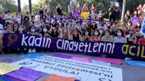 Kadınlar engellere rağmen İstanbul Sözleşmesi forumunu gerçekleştirdi