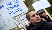 Kadınlar tacize karşı Paris sokaklarındaydı