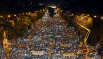 Katalonya’da 750 bin kişi ‘siyasi tutuklulara özgürlük’ dedi
