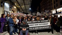 Nuriye ve Semih İçin Dayanışma üyeleri: Nuriye Gülmen'i de istiyoruz