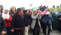 Pınar Gemsiz, kadınların omuzlarında uğurlandı