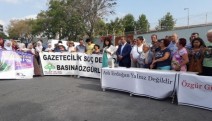 Yazar Aslı Erdoğan için cezaevi önünde "serbest bırakılsın"nöbeti