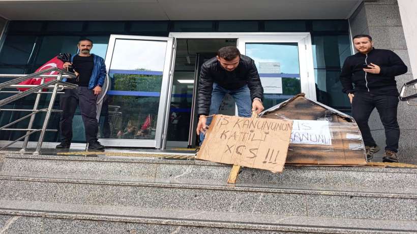 TPI işçilerinden tabutlu eylem: Anayasayı burada tabuta koyduk