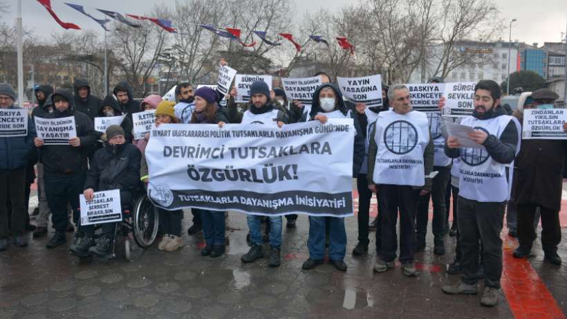 Tutsaklar ölümle terbiye edilmeye çalışılıyor