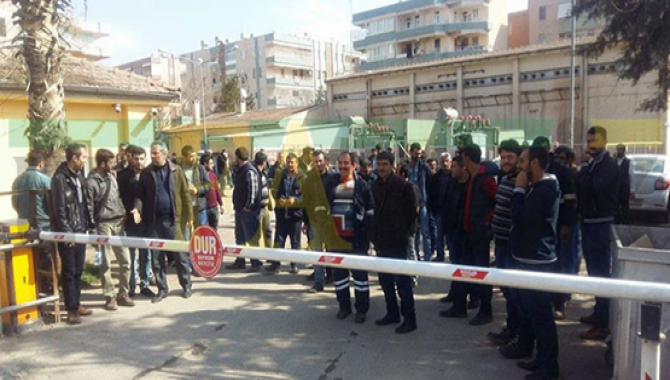 Urfa'da iki aydır maaş alamayan taşeron işçiler eyleme geçti