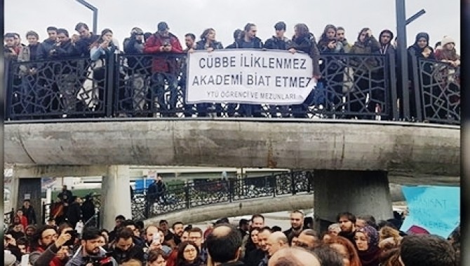 Yıldız Teknik Üniversitesi ihraç edilen hocalarını uğurladı: