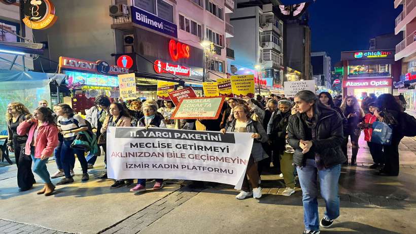 İzmir’de kadınlar 11. Yargı Paketi’ne karşı yürüdü
