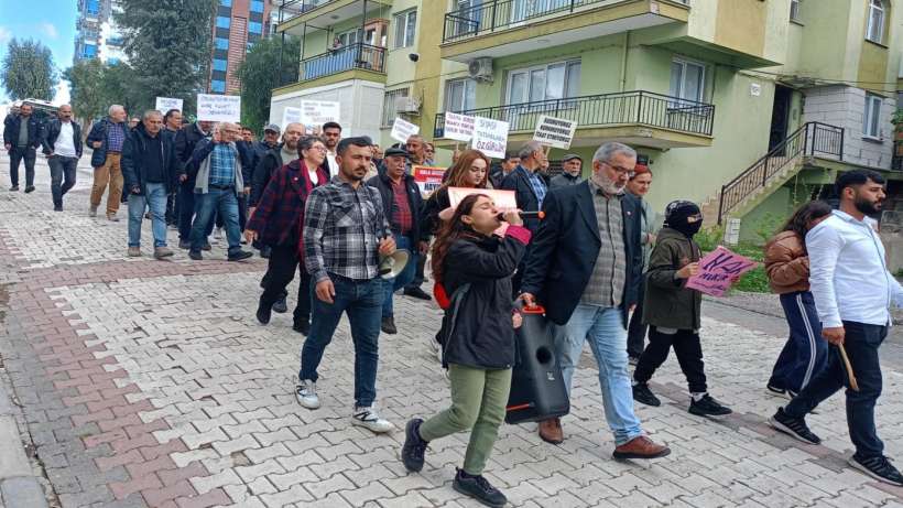 Menemen'de halk iradesine sahip çıkıyoruz yürüyüşü yapıldı Menemen'de halk iradesine sahip çıkıyoruz yürüyüşü yapıldı